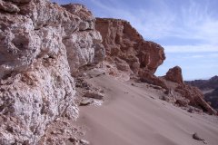 View_looking_up_dunes_at_Valle_de_la_Luna